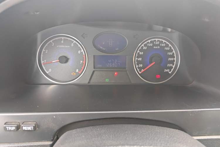 Used Geely Auto Classic Emgrand 2013 Sedan 1.5L Manual Entry-Level Model Odometer Close Up