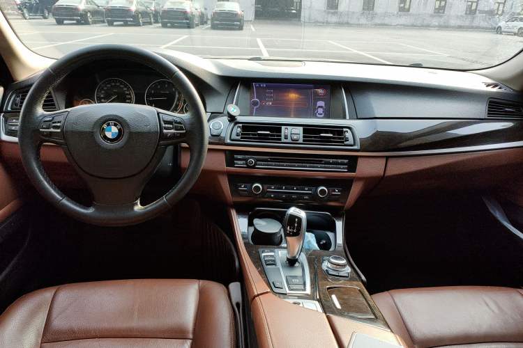 Used BMW 5 Series 2014 525Li Leading Model