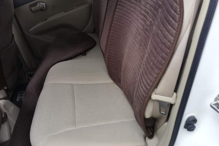 Used Nissan Livina 2010 Jingyue Edition 1.6L Manual All-Around Model
