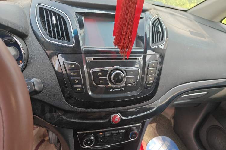 Used JAC Group Refine M2 2013 1.5L Manual Comfort 7-Seater