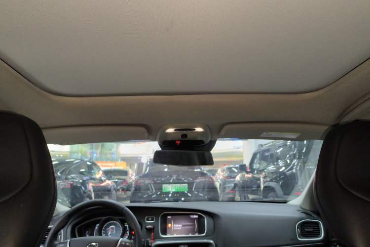 Used Volvo V40 2018 T3 Zhiya Edition
