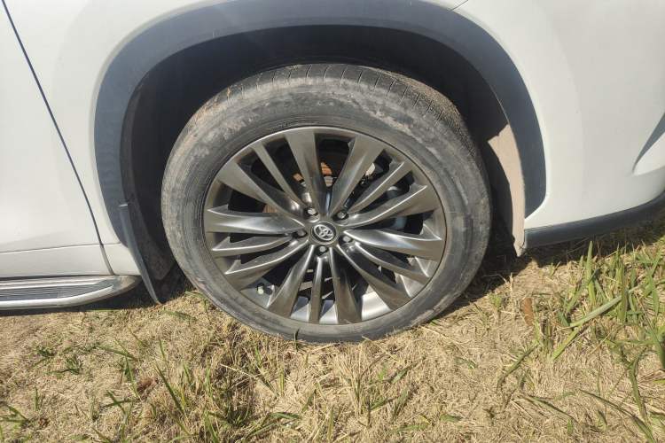 Used Toyota Highlander 2022 Dual-Engine 2.5L Four-Wheel Drive Luxury Edition 7 Seats