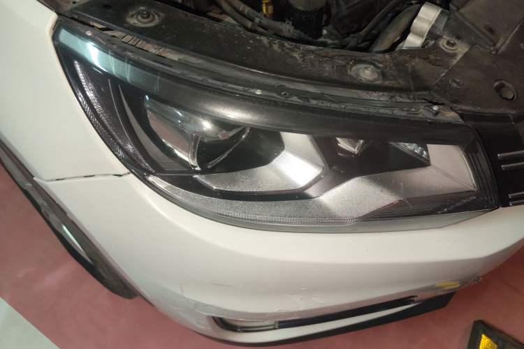 Used Volkswagen Tiguan 2015 1.8TSI Automatic Two-Wheel Drive Trend Edition Right Front Headlight