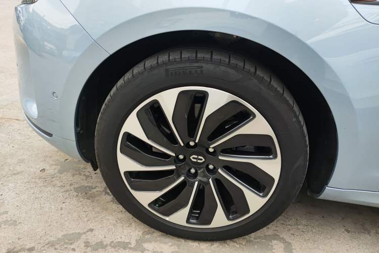 Used Hima AITO M5 2023 Extended-Range Four-Wheel Drive Intelligent Driving Version Left Front Wheel Hub