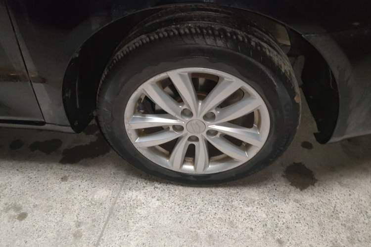 Used Geely Auto Classic Emgrand 2013 Sedan 1.8L Manual Elite Model