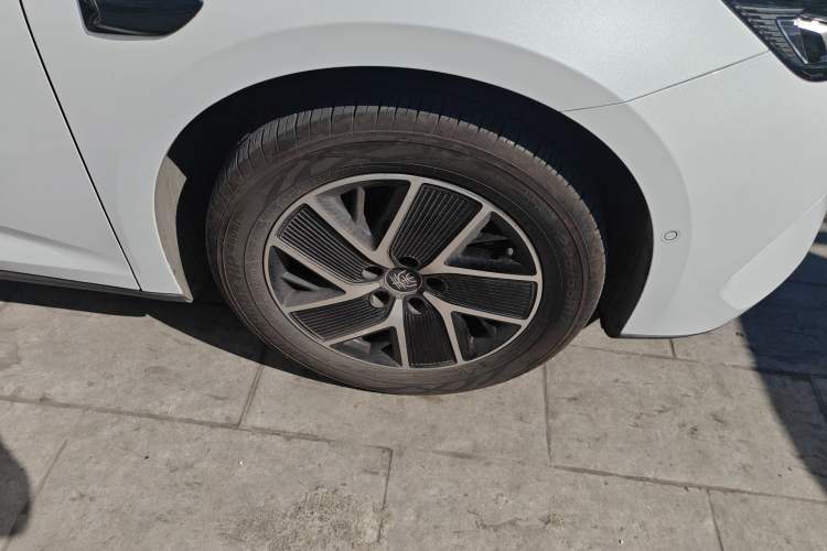 Used BYD Qin L 2025 DM-i Smart Drive 120KM Leading Model Right Front Wheel Hub