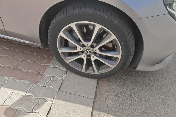 Used Mercedes-Benz E-Class 2019 E 300 L Stylish Model Right Front Wheel Hub