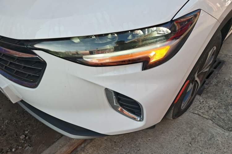 Used Buick Envision 2022 Encore S 552T Two-Wheel-Drive Luxury Model
