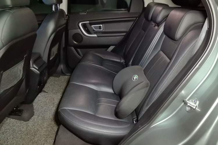 Used Land Rover Discovery Sport 2018 240 PS SE Version Interior 4