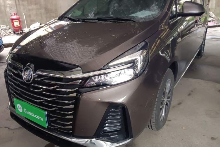 Used Buick GL8 2023 Facelifted Land Cruiser Executive Luxury Version
