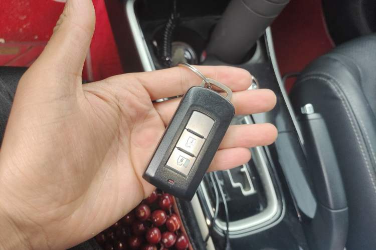 Used Mitsubishi Outlander 2018 2.0L Two-Wheel-Drive Jiale Edition 7-Seater