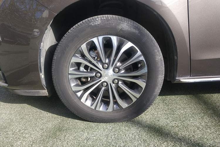 Used Buick GL8 2023 Land Executive Class Comfort Model