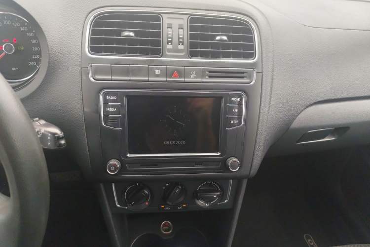 Used Volkswagen Polo 2014 1.4L Automatic Comfort Edition Audio And AC Panel