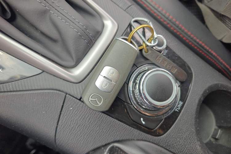 Used Mazda 3 Axela 2017 Hatchback 1.5L Automatic Comfort Model Emission Standard China V