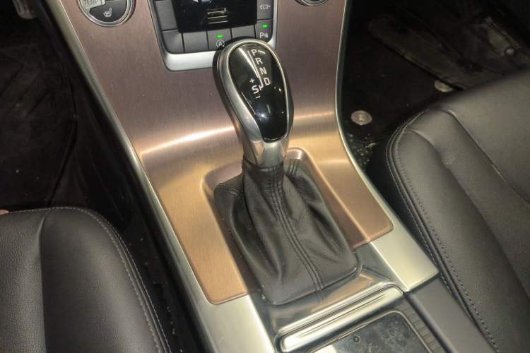 Used Volvo XC60 2015 T5 Smart Upgrade Model Gear Lever