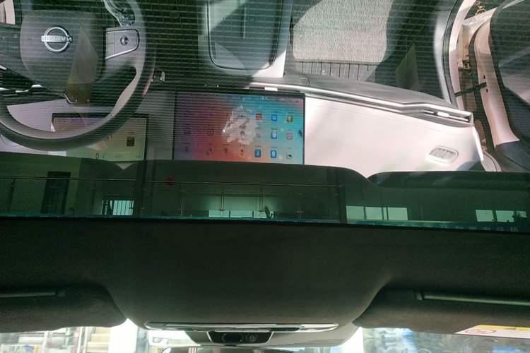 Used Nissan N7 2025 625 Max Headliner