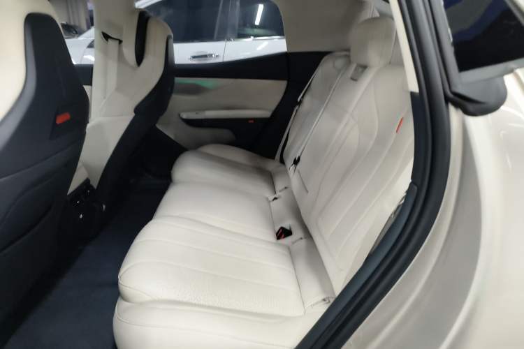 Used Lynk & Co 07 2024 EM-P 126 Long-Range Halo
