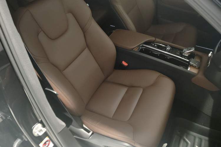 Used Volvo XC90 2023 B6 Zhiyi Luxury Edition 7-Seater