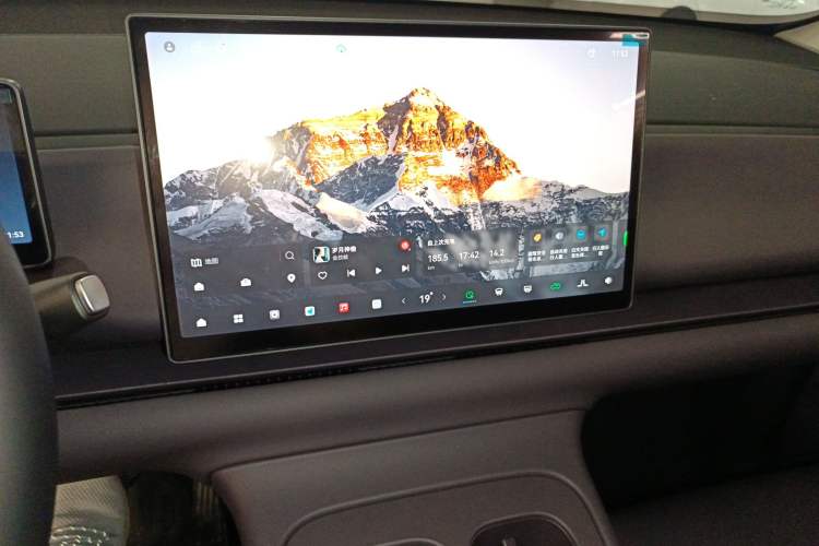 Used Leapmotor C16 2024 All-Electric 580 Luxury Edition Audio And AC Panel