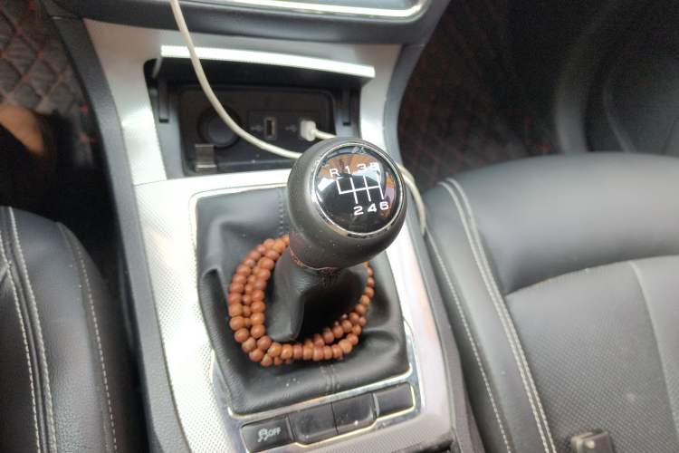 Used Roewe RX5 2018 20T Two-Wheel Drive Manual Internet Smart Edition