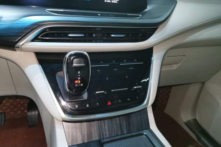 Used Buick GL8 2021 ES Landtrek 653T Comfort Edition