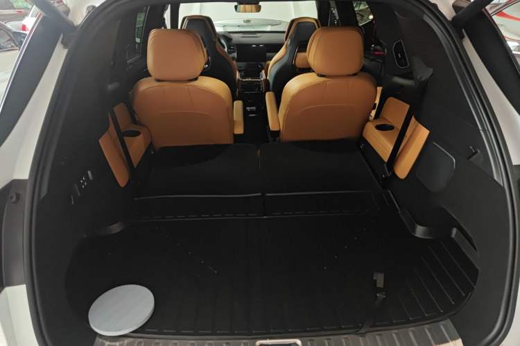 Used Lynk & Co 09 EM-P 2021 2.0T PHEV Halo Six-Seater Trunk