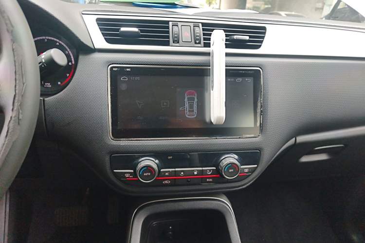 Used Qoros 5 2018 1.6T Automatic Prestige Model Audio And AC Panel