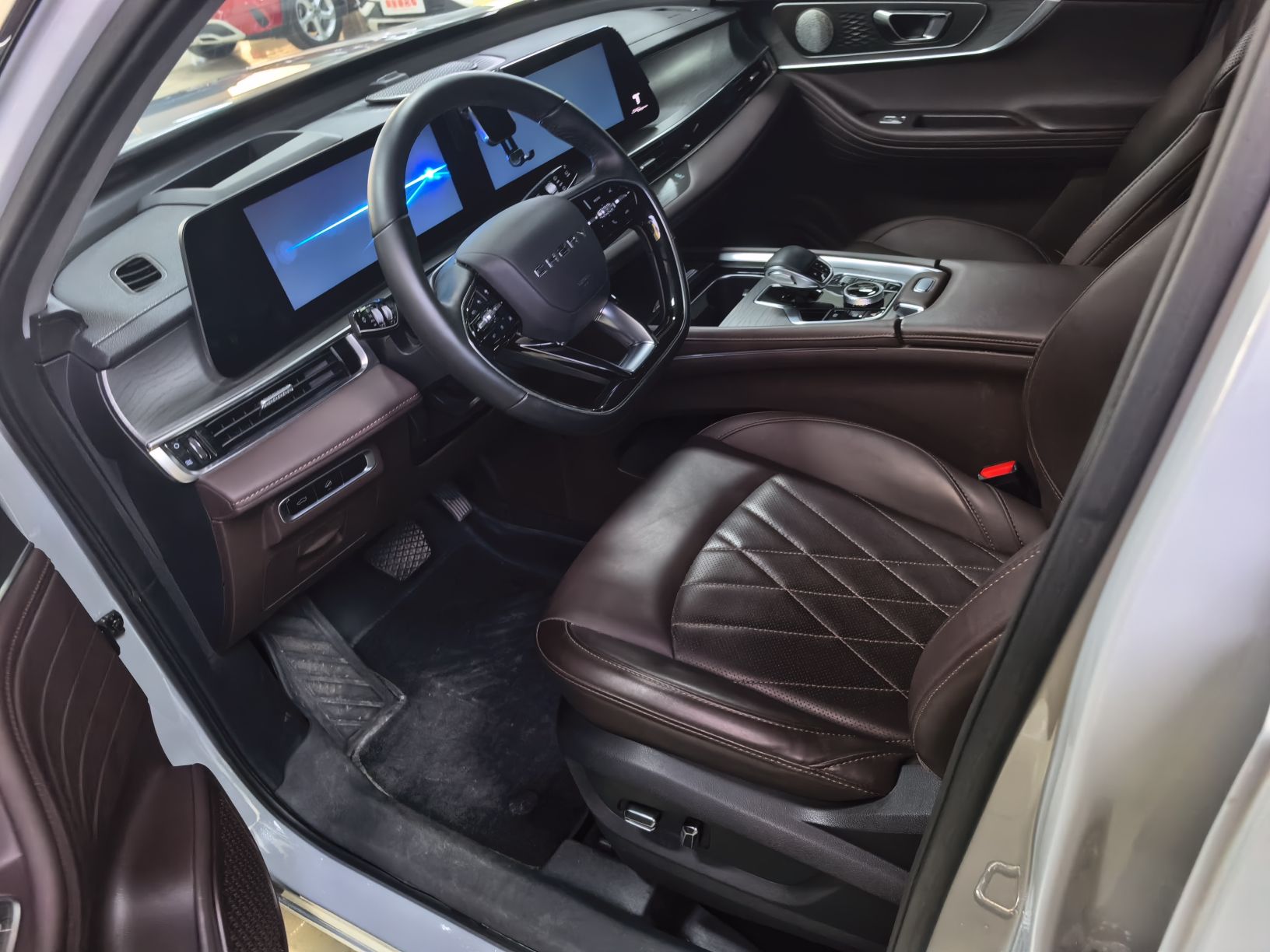 المقاعد الأمامية داخل السيارة