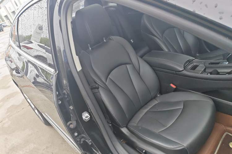 Used Buick LaCrosse 2021 552T Luxury Version Right Front Seat