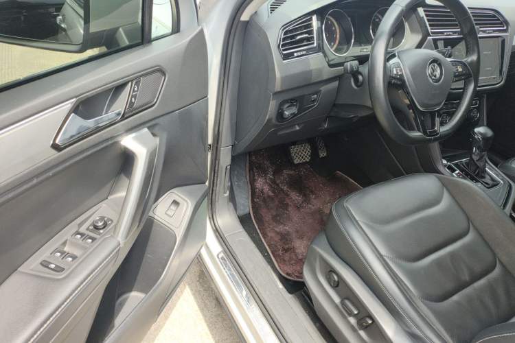 Used Volkswagen Tiguan L 2019 Revised 330TSI Automatic Two-Wheel Drive Smart & Luxury Edition China VI Standard Driver Seat