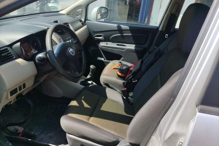 Used Venucia R50 2013 1.6L Manual Fashion Edition