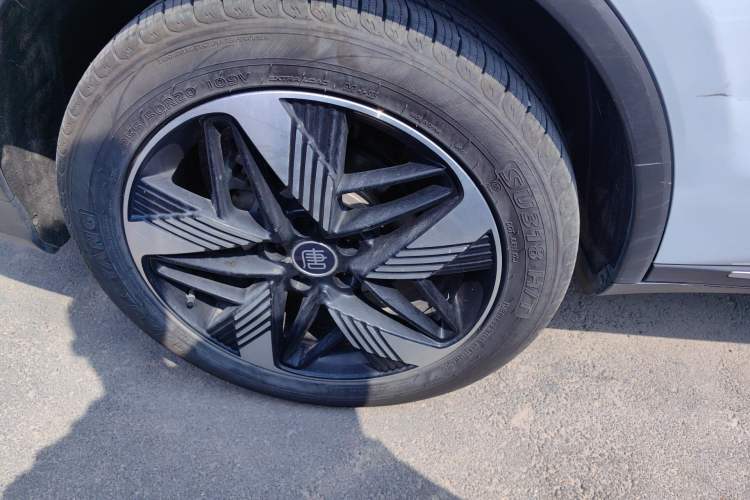 Used BYD Tang New Energy 2024 DM-i Glory Edition 112KM Prestige Model Exterior 5