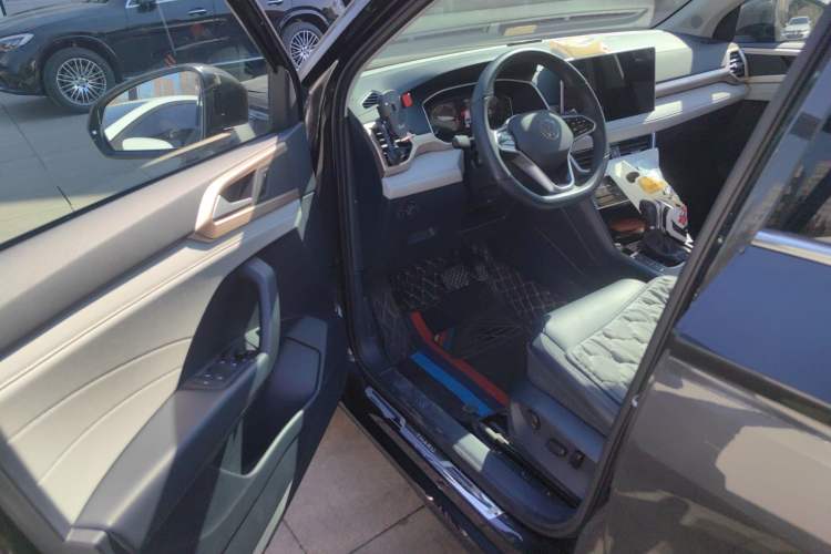 Used Volkswagen Tharu 2023 300TSI Two-Wheel-Drive Full Moon Edition Driver Seat