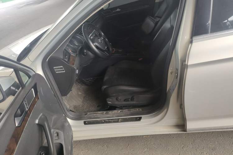 Used Volkswagen Magotan 2017 330TSI DSG Luxury Model
