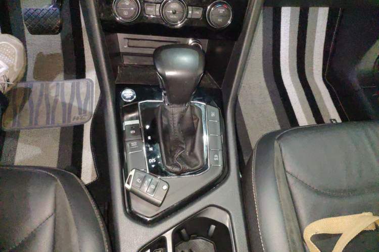 Used Volkswagen Tiguan L 2019 330TSI Automatic Two-Wheel Drive Panoramic Comfort Edition China V Standard Gear Lever
