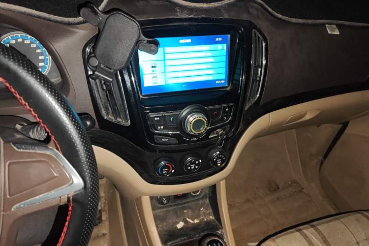 Used Baojun 730 2014 1.5L manual Comfort version 7 seats