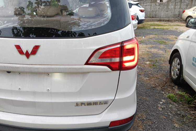 Used Wuling 730 2020 Commercial Vehicle 1.5L Manual Value Edition 7 Seats
