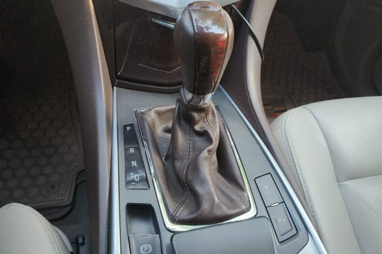 Used Cadillac SRX 2011 3.0L Luxury Model