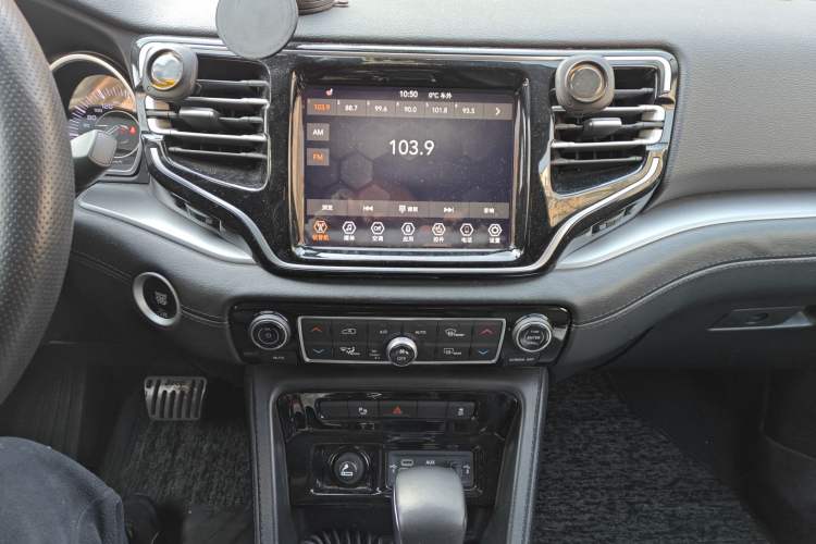 Used Jeep Commander 2018 2.0T Two-Wheel Drive Enjoy Edition China V