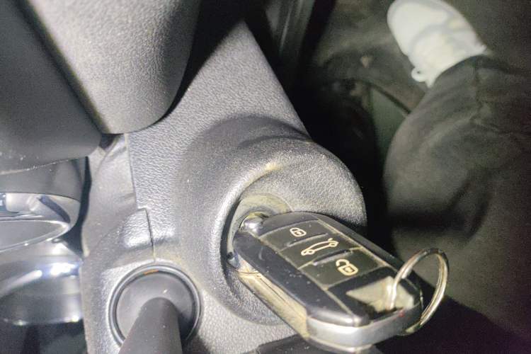 Used Peugeot 3008 2013 2.0L Automatic Classic Edition
