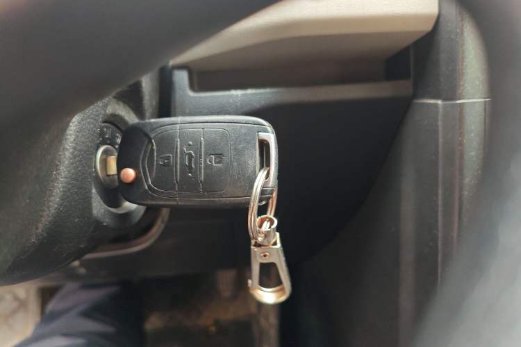 Used Wuling Hongguang PLUS 2019 1.5T Manual Comfort Version 7 Seats Vehicle Key