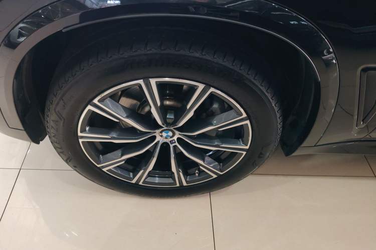 Used BMW X5 2020 xDrive30i M Sport Package Left Front Wheel Hub