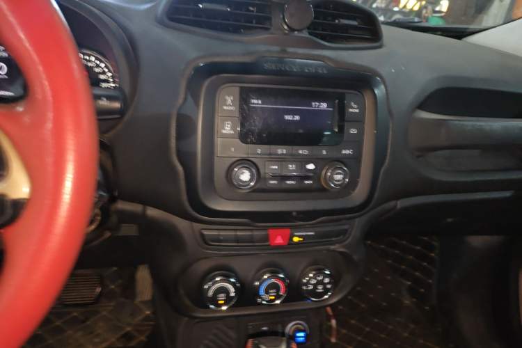 Used Jeep Renegade 2017 180T Automatic Kinetic Edition+ Audio And AC Panel