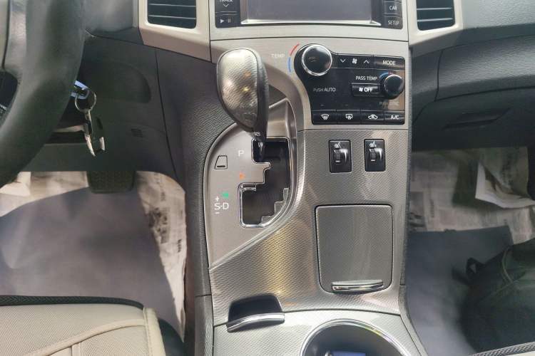 Used Toyota Venza 2013 2.7L 4x4 Luxury Edition Gear Lever