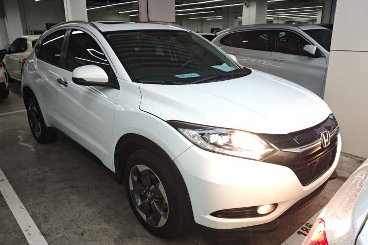 Used Honda Vezel 2015 1.8L CVT 2WD Luxury Model Front Right 45 Deg