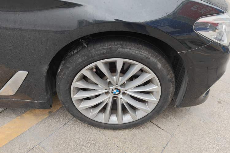 Used BMW 5 Series 2020 530Li Luxury Edition Premium Package Right Front Wheel Hub