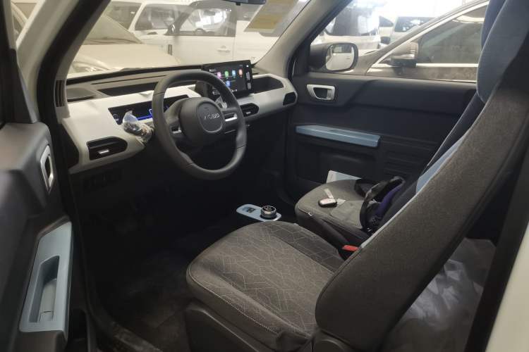 Used Geely Galaxy Panda 2024 Panda Mini 200km Endurance Bear
