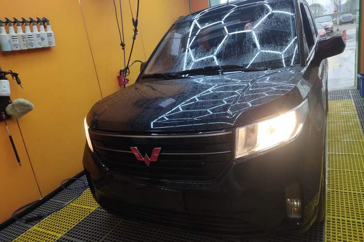 Used Wuling Hongguang PLUS 2020 1.5L Manual Comfort 7-Seater
