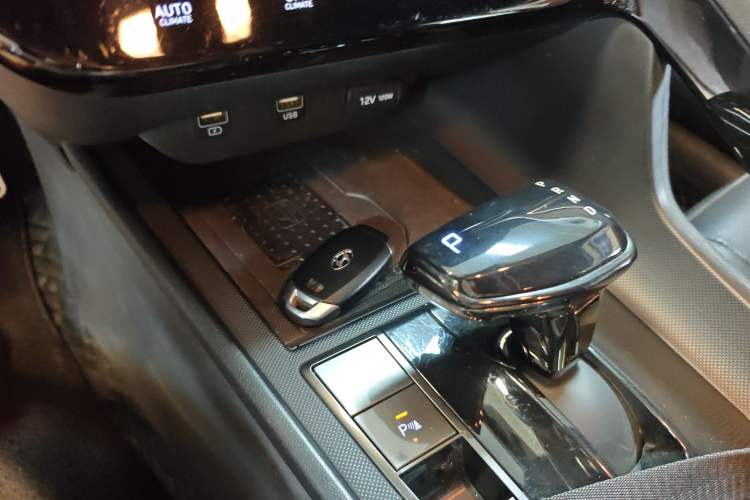 Used Hyundai Elantra 2022 240TGDi DCT LUX Prestige Edition
