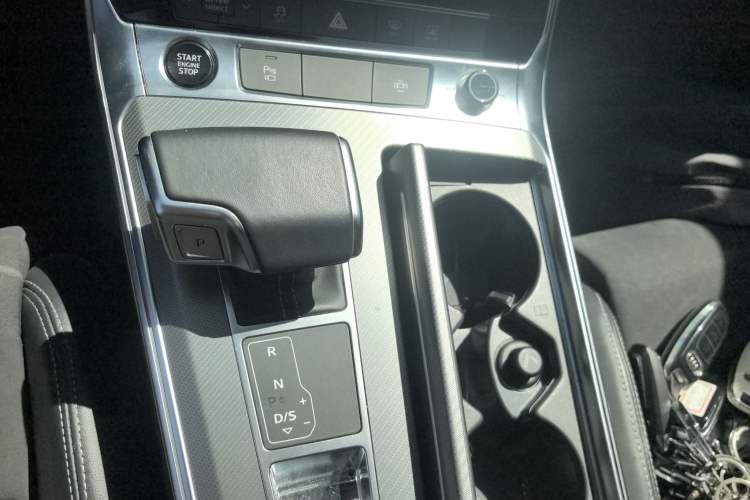 Used Audi A7L 2022 45 TFSI S-line Dream-Chasing Youth Edition Gear Lever